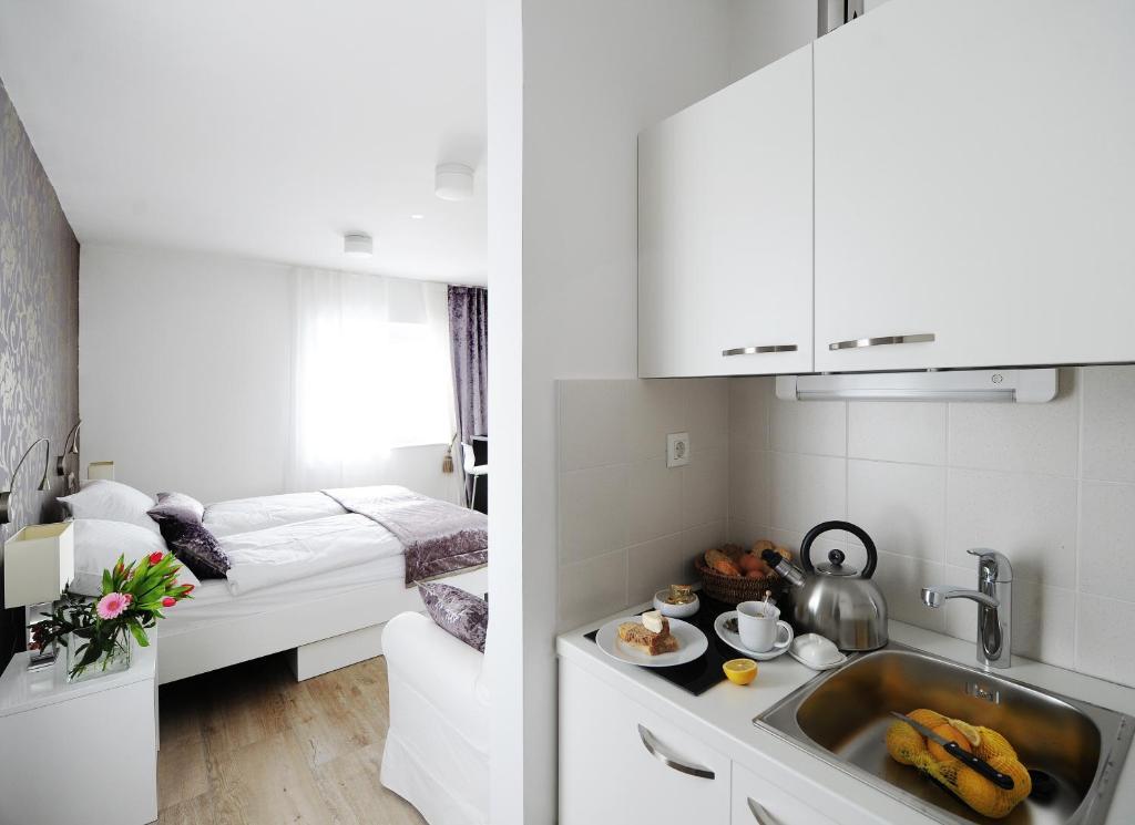 Garni Hotel Azur Laibach Zimmer foto